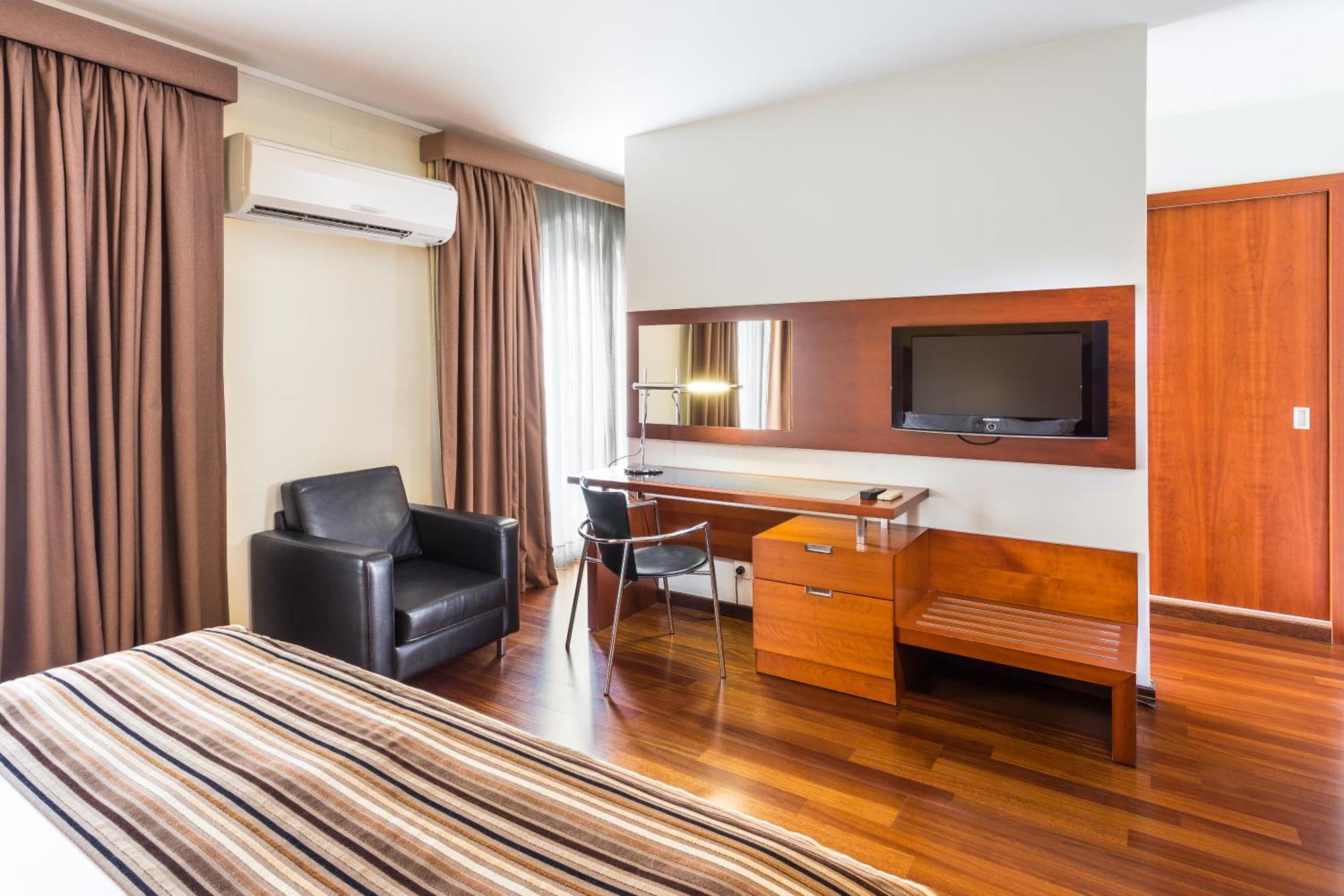 Three-Bedroom Apartment,1414140470:JPEG